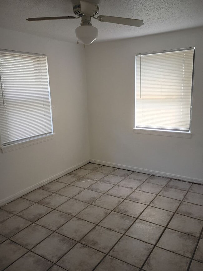 Building Photo - 3637 Teal Dr