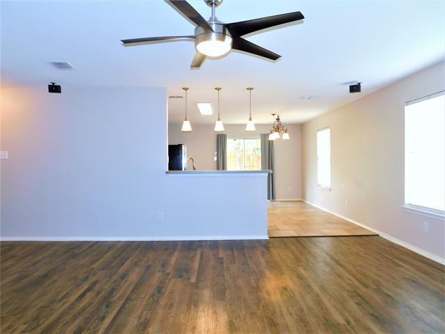 Building Photo - 2209 Lookout Ln