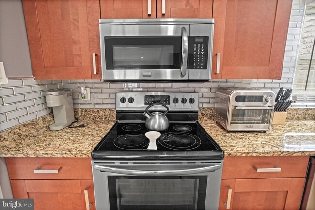 Building Photo - 2712 Advent Ct S