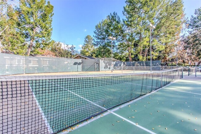 Building Photo - 80 Lakepines-