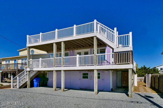 Building Photo - 1207 N Topsail Dr