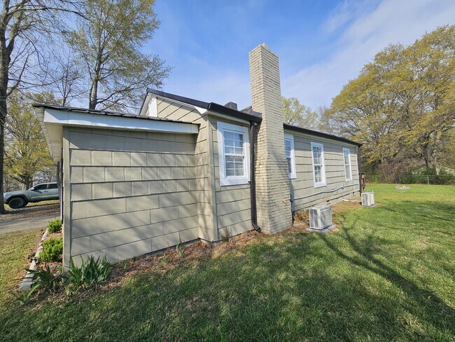 Building Photo - 5202 Dellinger Cir