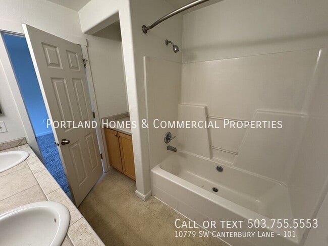 Building Photo - 10779 SW Canterbury Ln