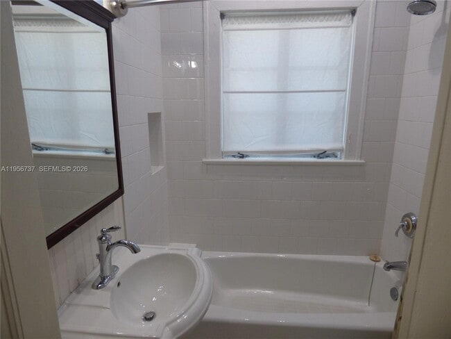 Building Photo - 409 Marmore Ave