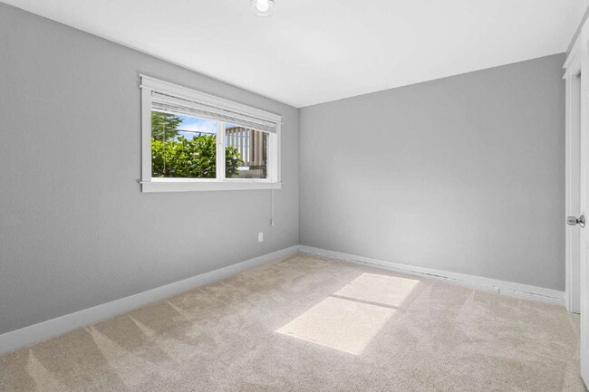 Building Photo - Beautiful Happy Valley Home; Large Lot; In...