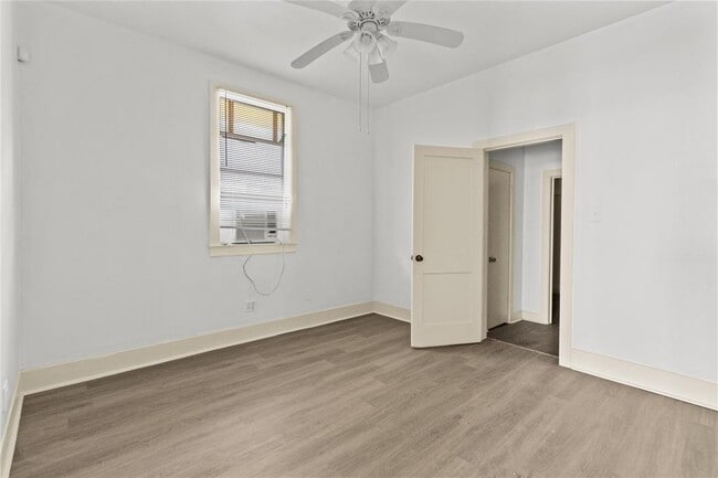 Building Photo - 1522 Seawall Blvd