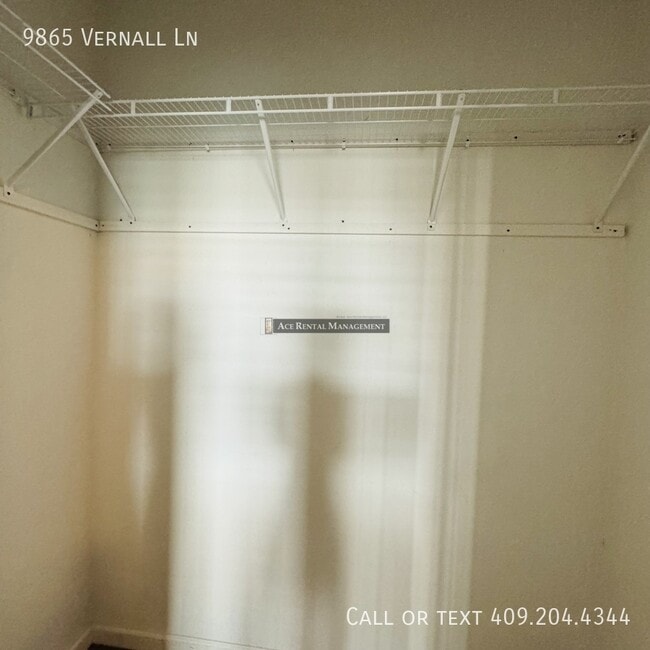 Building Photo - 9865 Vernall Ln