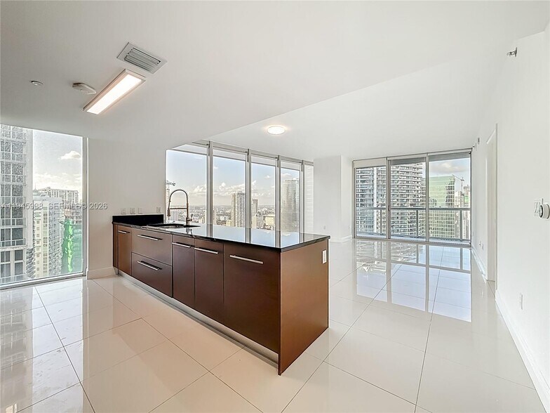 Building Photo - 475 Brickell Ave