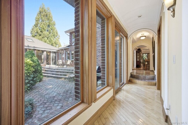 Building Photo - 1 Bridle Path Dr