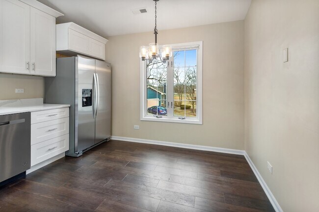 Building Photo - 507 W Parkside Dr
