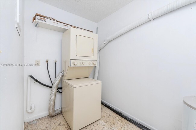 Building Photo - 3076 SW 17th St