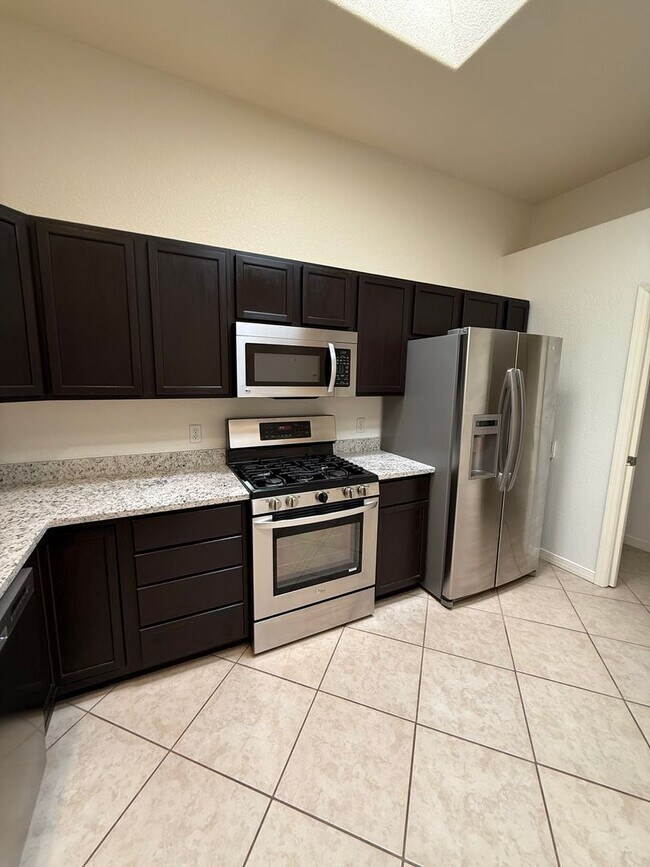 Building Photo - Beautiful 2 Bedroom/2 Bath W/ Office