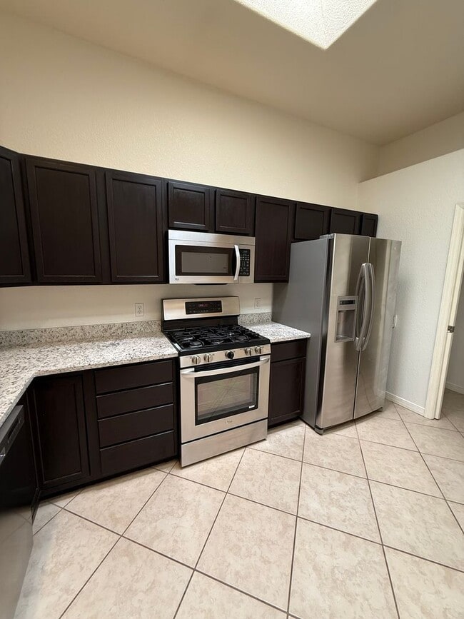 Building Photo - Beautiful 3 Bedroom/2 Bath