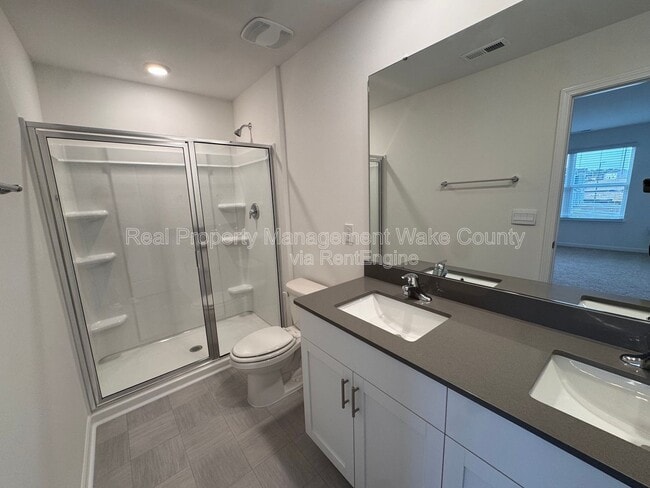 Building Photo - 407 Belgian Red Wy