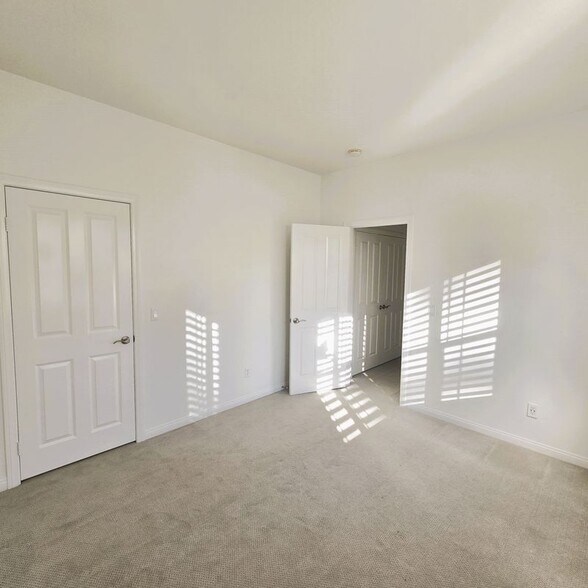 Building Photo - 53 Serenity