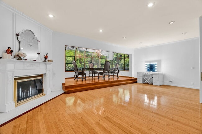 Building Photo - 1124 Kings Rd