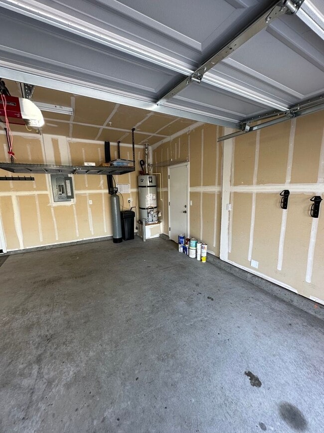 Building Photo - Beautiful 3 Bed 2 Bath House in a Great Lo...