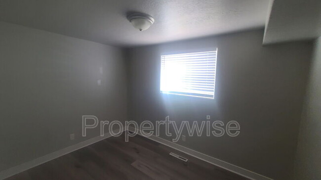 Building Photo - 31 W 1600 N