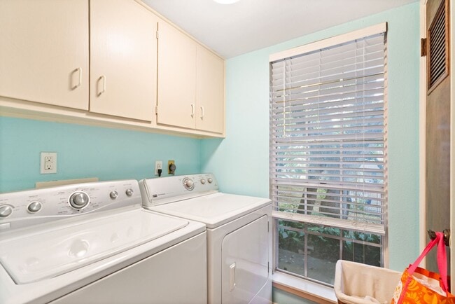Building Photo - 2 Bedroom/2 Bath Shenandoah Subdivision