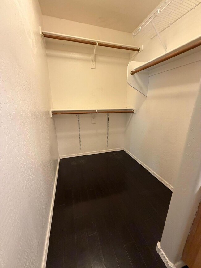 Building Photo - 1945 E Aloe Pl