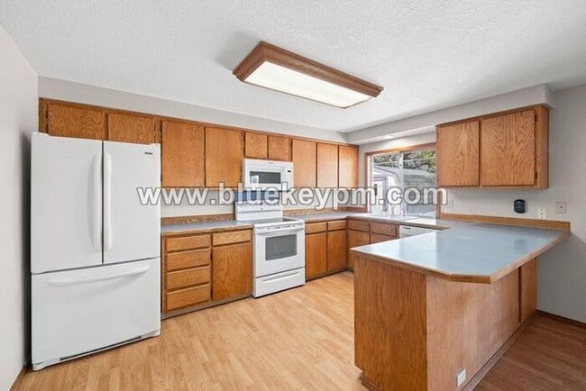 Building Photo - 3 Bed, 2 Bath Home in Wilsonville on a Cul...