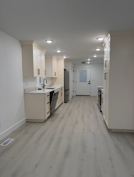 Building Photo - 266 S 1400 W