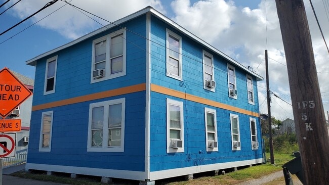 Building Photo - 3828 Seawall Blvd