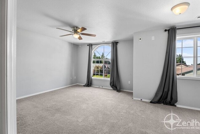 Building Photo - 8213 NE 38th Ct