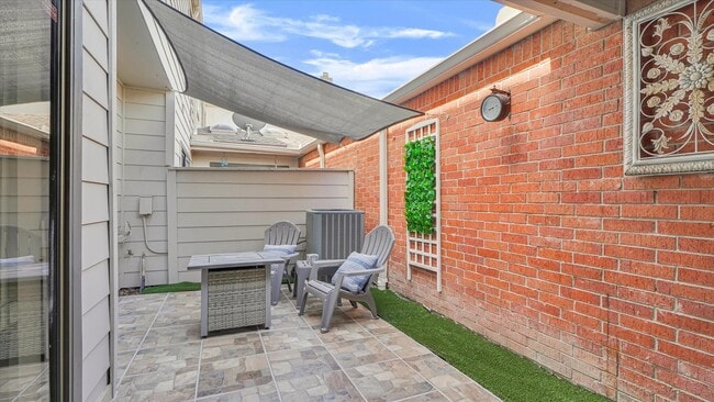 Building Photo - 2608 Bering Dr