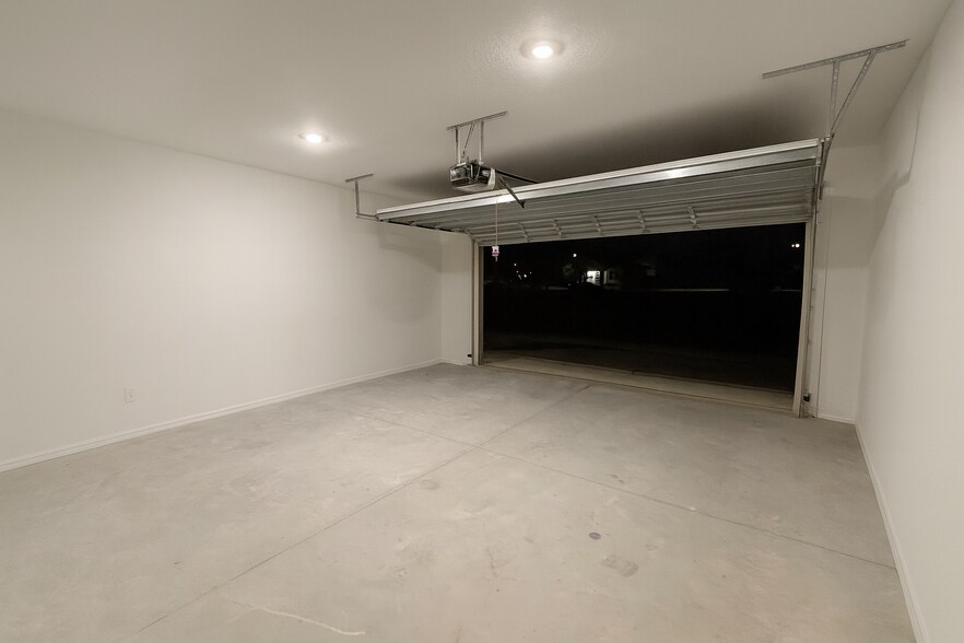 Building Photo - 2976 Embark Trl