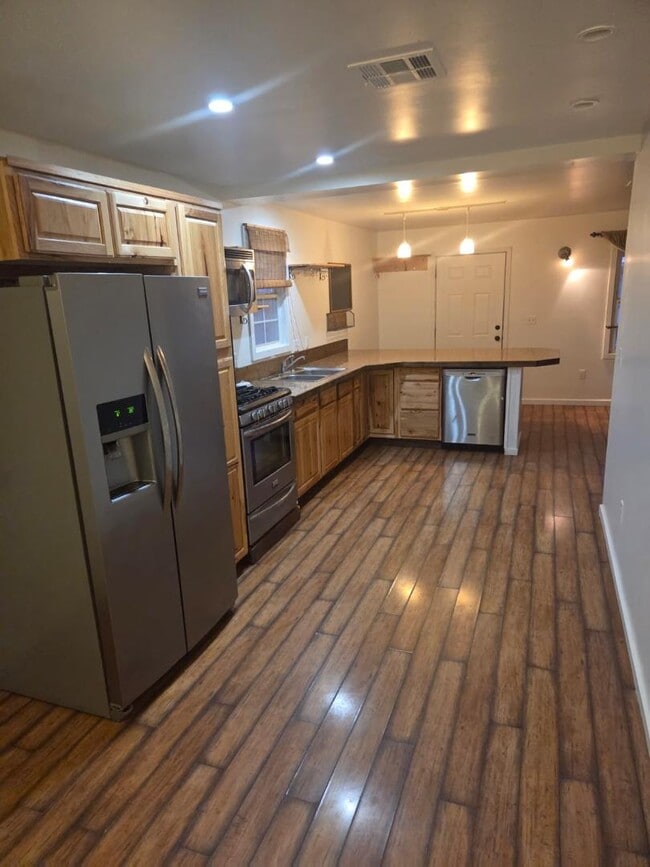 Building Photo - 510 N 11th St