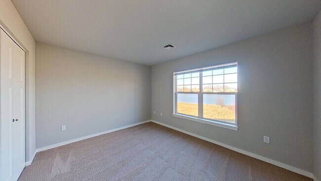 Building Photo - Condo Style Lower 2 bedroom 2 bathroom Renovated Apartment With A Lake View