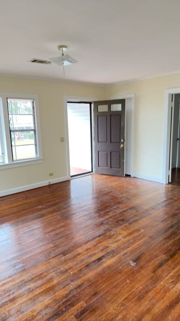 Building Photo - 204 Thames St