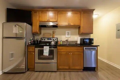 Building Photo - 443 NE GRAHAM ST