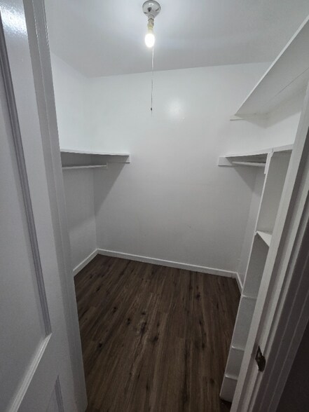 Building Photo - 1615 Cincinnati Ave