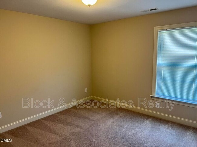 Building Photo - 1420 Dexter Ridge Dr