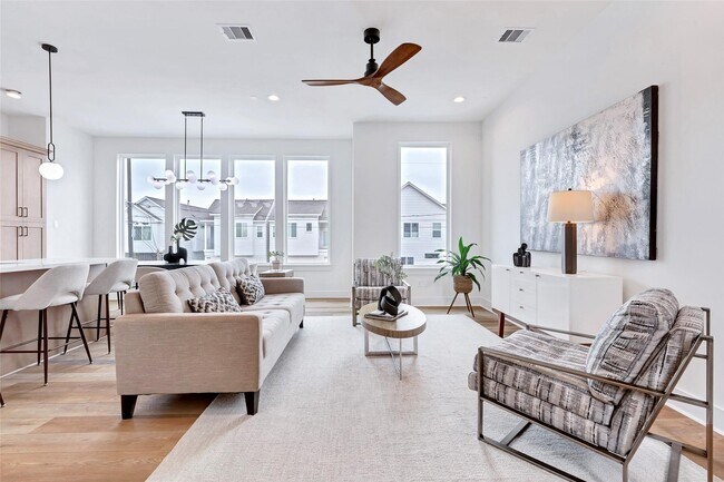 Building Photo - 4703 Oats St