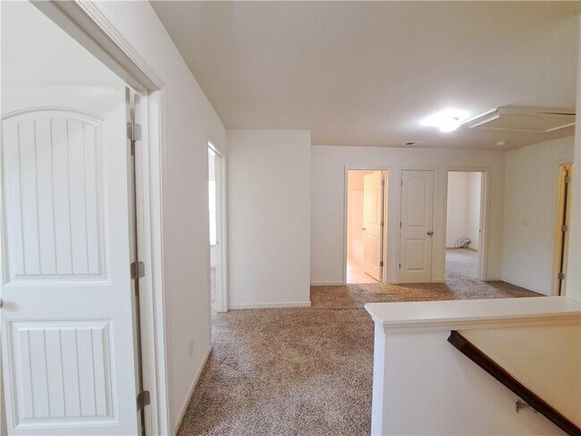 Building Photo - 867 Pine Ln