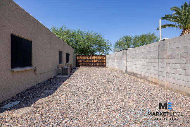 Building Photo - 4Bed/2.5Bath Home at 56th/Cactus! $399 MOV...