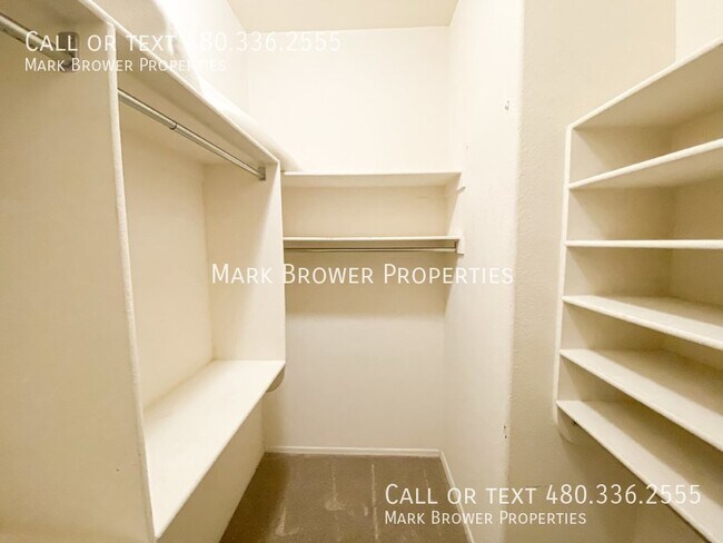 Building Photo - 3918 E Juanita Ave