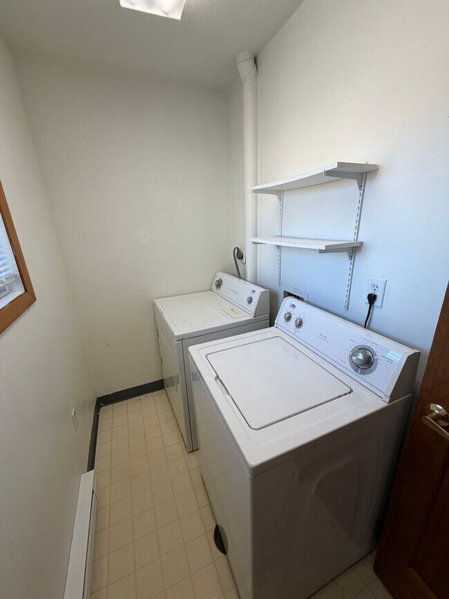 Building Photo - 317-319 N 3rd Ave W