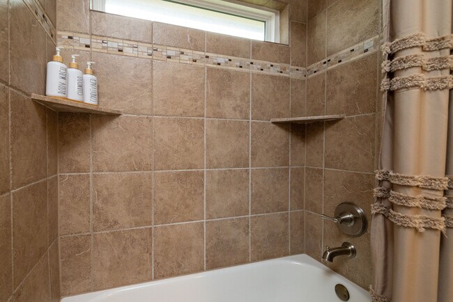 Building Photo - 3410 Los Alamos Ln