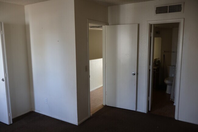 Building Photo - 2820 E Le Marche Ave