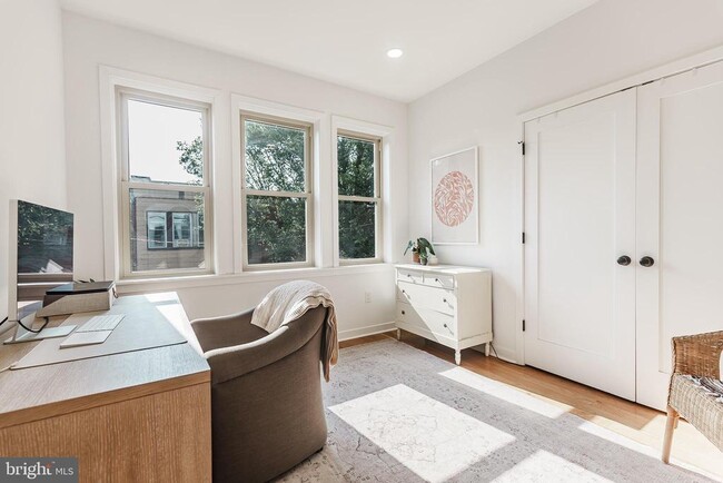 Building Photo - 2058 Poplar St