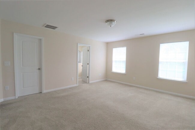 Building Photo - ~~ Beautiful home in Mackintosh on the Lake ~~