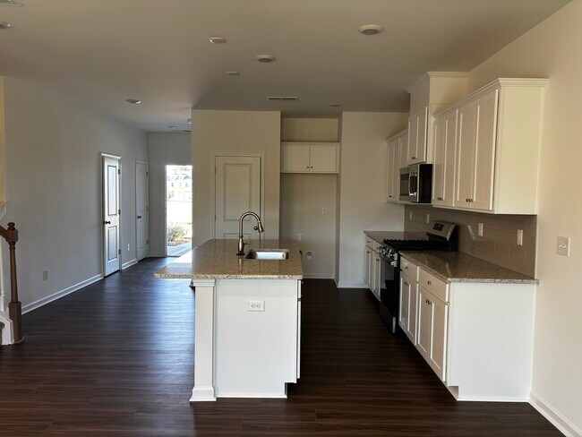 Building Photo - 2721 Yeager Dr NW