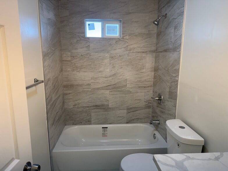 Building Photo - 1653 W 204th St