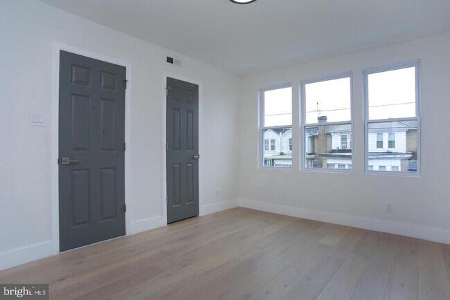 Building Photo - 5844 Fernwood St