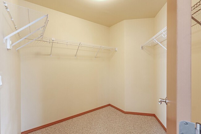 Building Photo - 6907 Desperado Dr SE