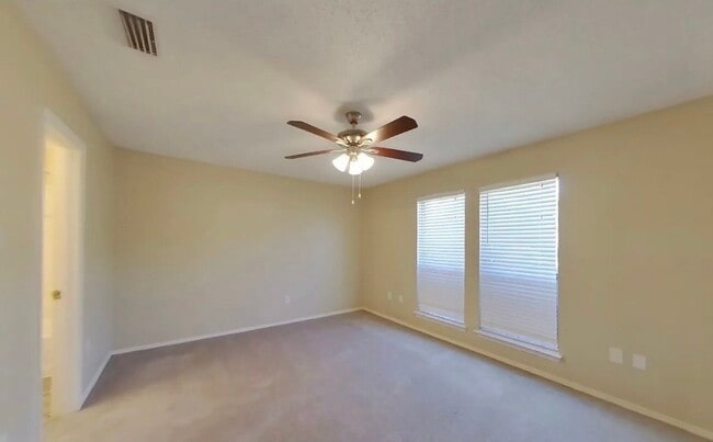 Building Photo - Spacious 3-Bedroom House with Cozy Living Spaces